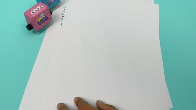 Rodillo de operaciones matemáticas: suma, resta, multiplicación y división.